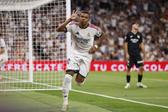Mbappé foi a figura do jogo e assinou o primeiro hat-trick da temporada - FOTO: Imago
