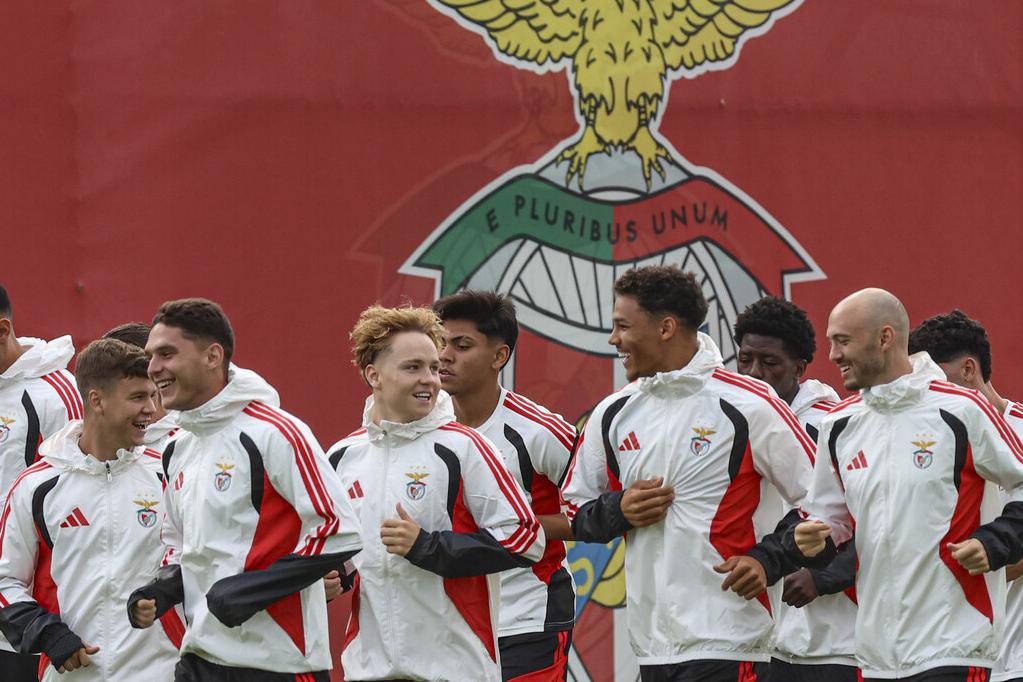 Plantel do Benfica em treino (foto: SL Benfica)