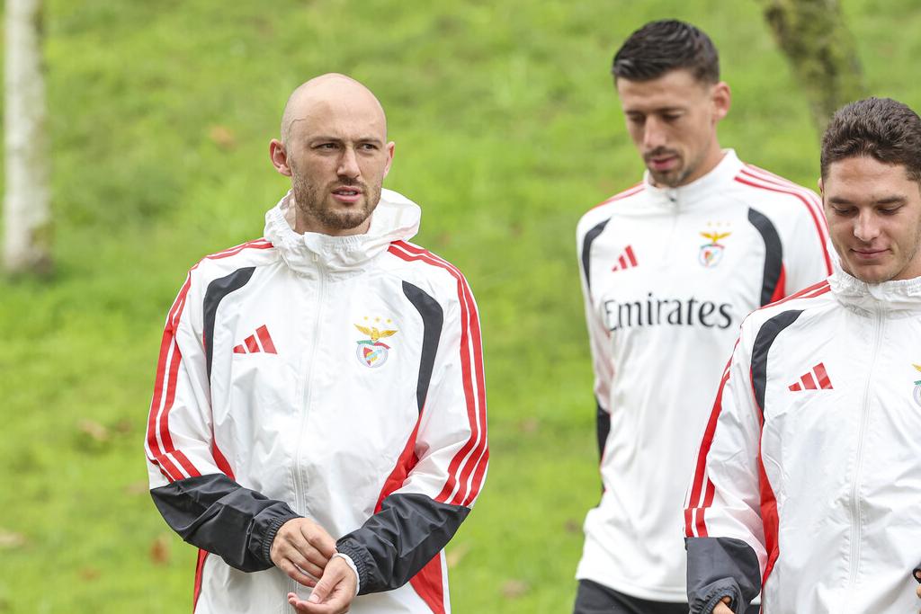 Aursnes (à esquerda), médio do Benfica (foto: SL Benfica)