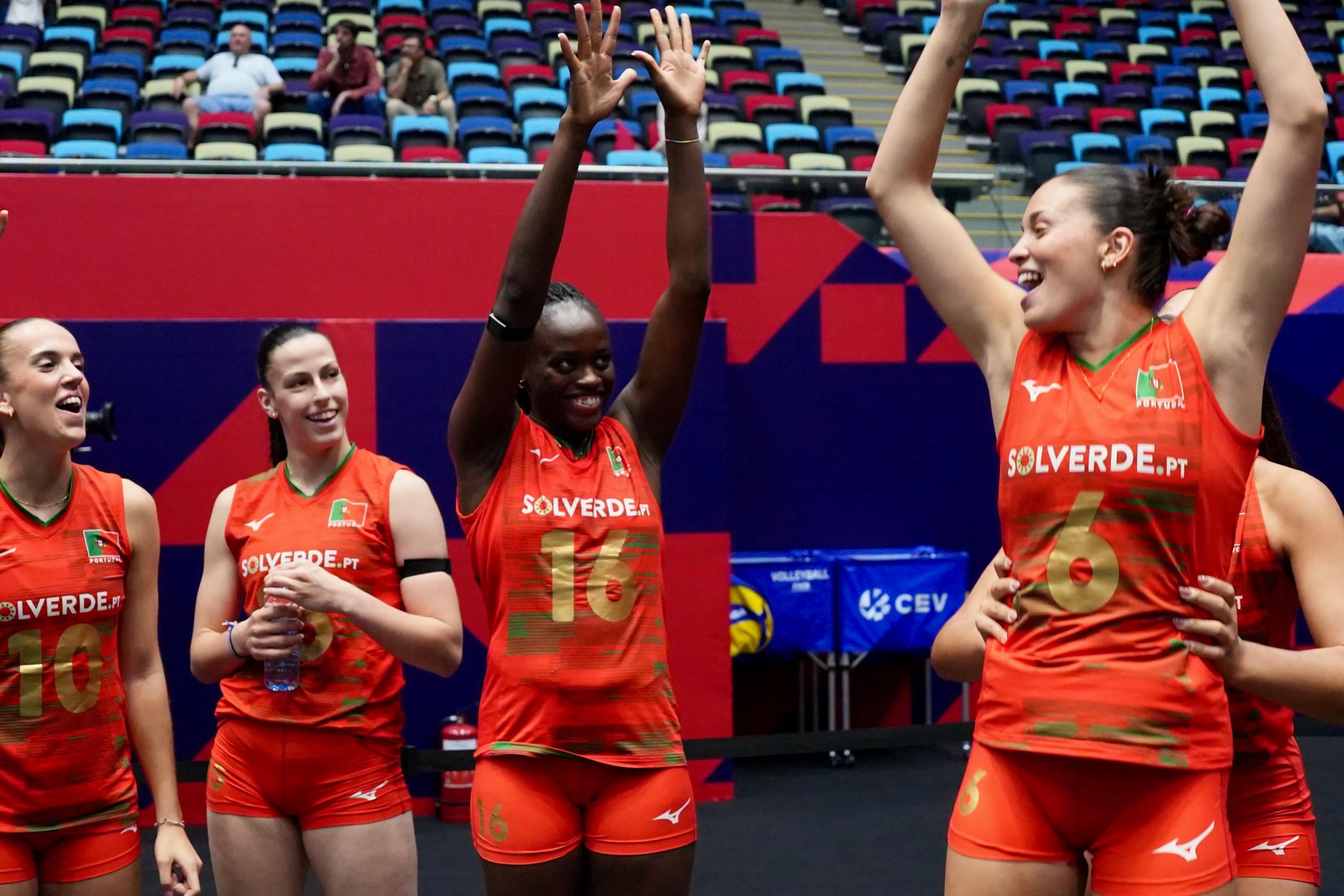 Seleção feminina de voleibol venceu a Espanha (foto Facebook/ FPV