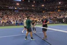 Federer regressou ao US Open com uma «ajudinha» de McEnroe e Agassi