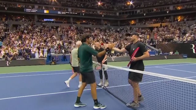 Federer regressou ao US Open com uma «ajudinha» de McEnroe e Agassi