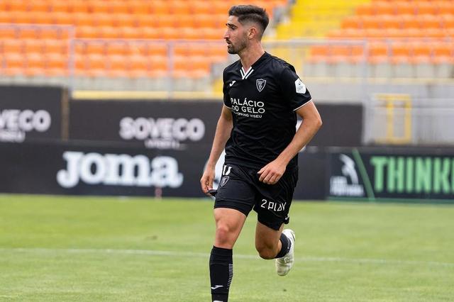 Rodrigo Pereira em ação com a camisola do Académico de Viseu - Foto: Rodrigo Pereira/Instagram