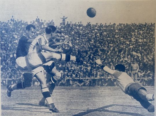 Do guarda-redes com chapéu de chuva aos 12-2 do Benfica (sem o FC Porto ter o espião que fugiu)