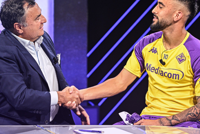 OFICIAL: Nico González renova contrato com a Fiorentina