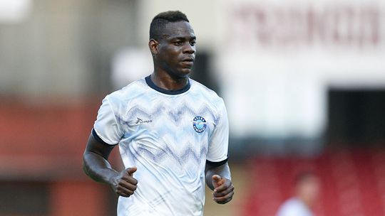 Balotelli oferece-se ao Boca Juniors (e tem cunha de Aguero)