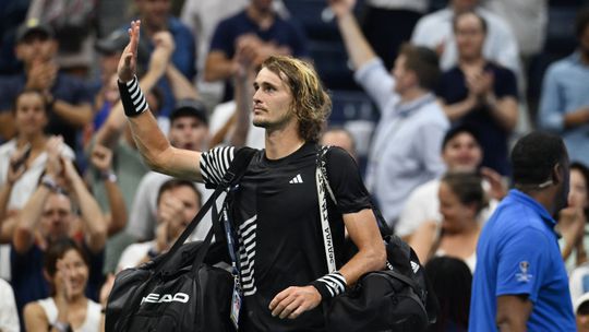 Zverev e Khachanov vencem torneios na China