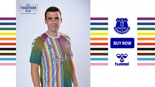 Everton e Hummel lançam camisola para promover a igualdade