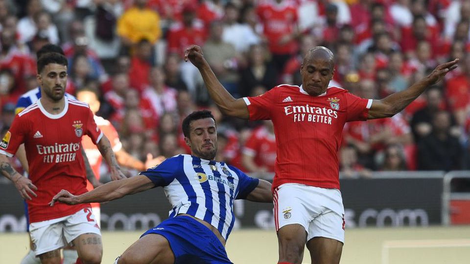 Porque é que o Benfica perde tanto com o FC Porto na nova Luz?