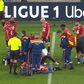 Umtiti no hospital com concussão cerebral