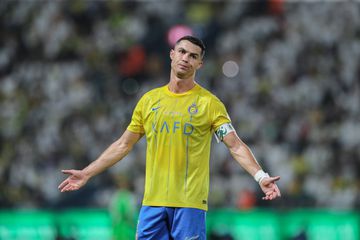 Cristiano Ronaldo assume ao árbitro que simulou penálti (vídeo)