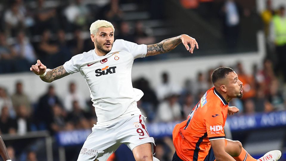 VÍDEO: Falhanço do ano? Galatasaray tenta penálti à Cruyff e dá nisto…