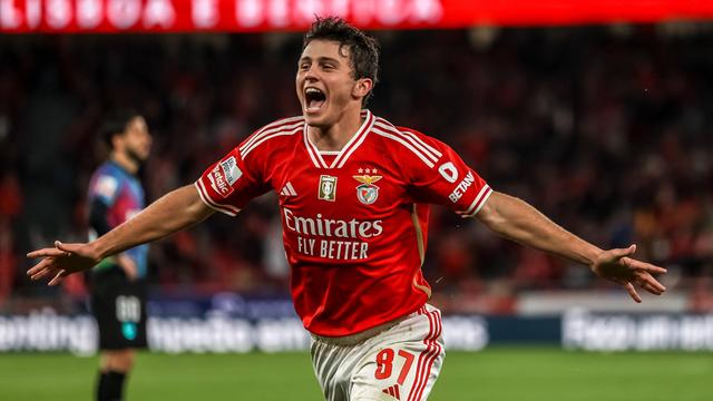 João Neves deixou o Benfica rumo ao PSG a troco de 60 milhões de euros, mais 10 por objetivos (foto Imago)