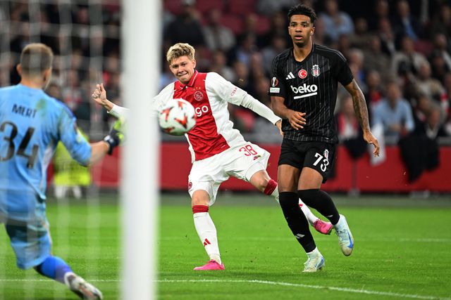 Besiktas, com Gedson e Rafa, 'atropelado' em Amesterdão