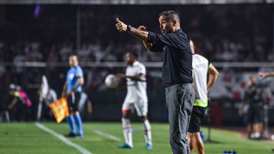 «Não há história sem coragem»: Artur Jorge vibra com passagem às ‘meias’ da Libertadores