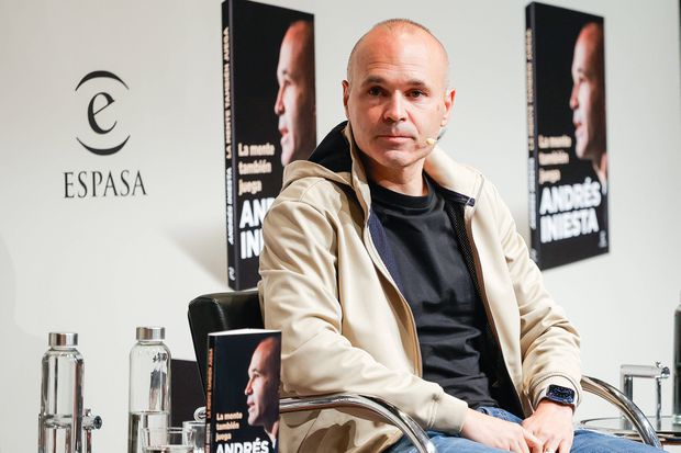 Iniesta - Terminou a carreira e revelou ter o sonho de ser treinador