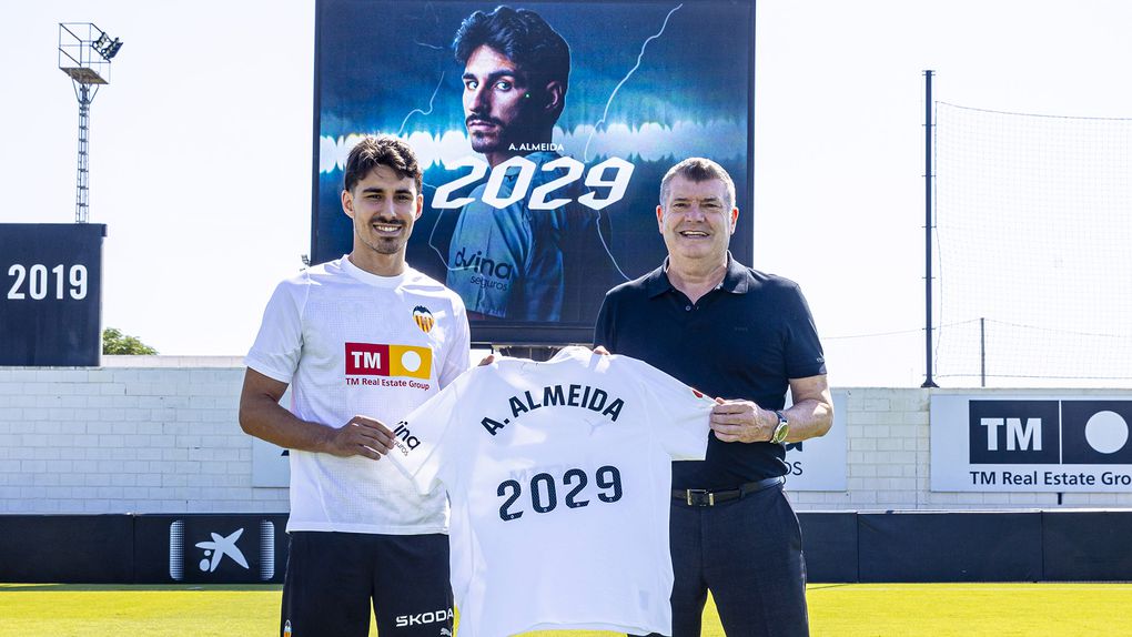 André Almeida renova até 2029 - Foto: Valência