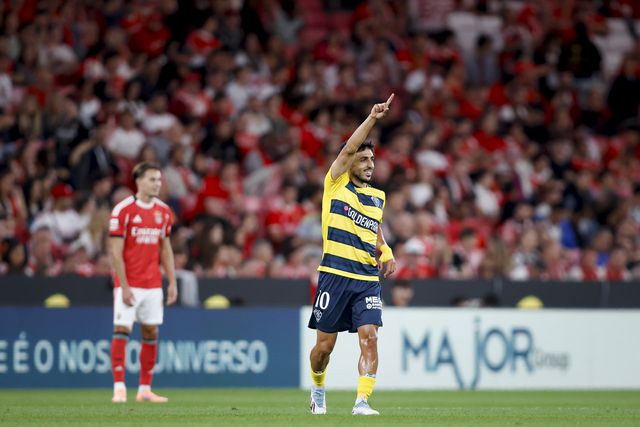 VÍDEO: maestro Esteves gelou a Luz com um golaço