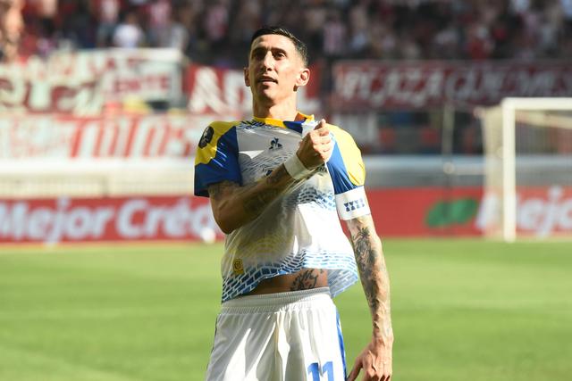 Di María faz empate do Rosario Central frente ao Estudiantes, na Supercopa Internacional (IMAGO)