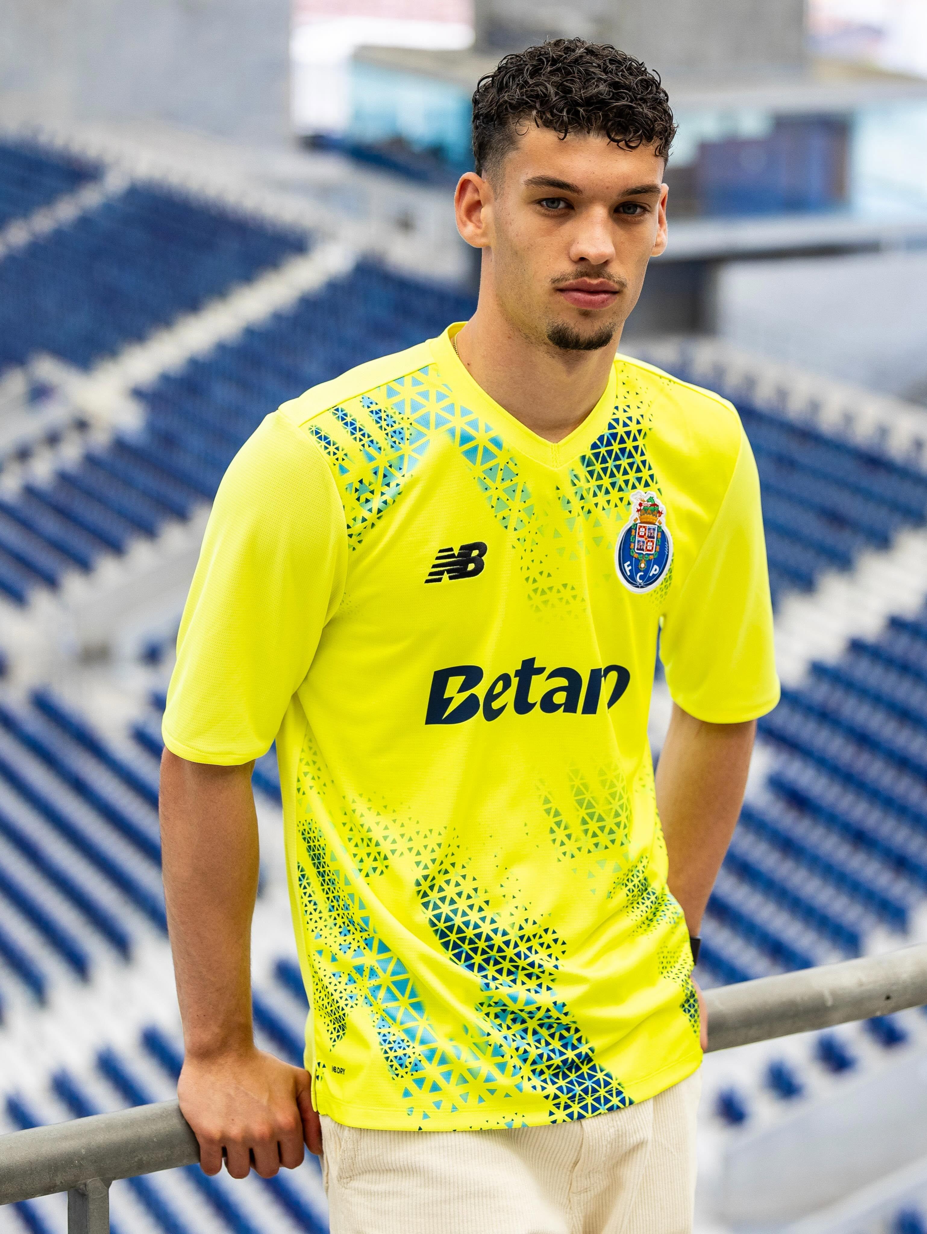 JOÃO AFONSO — O titular da B é também, por força da lesão de João Costa, o terceiro guardião da equipa principal. Está com os sub-21, cujo último jogo é dia 6 de outubro, contra a Chéquia.