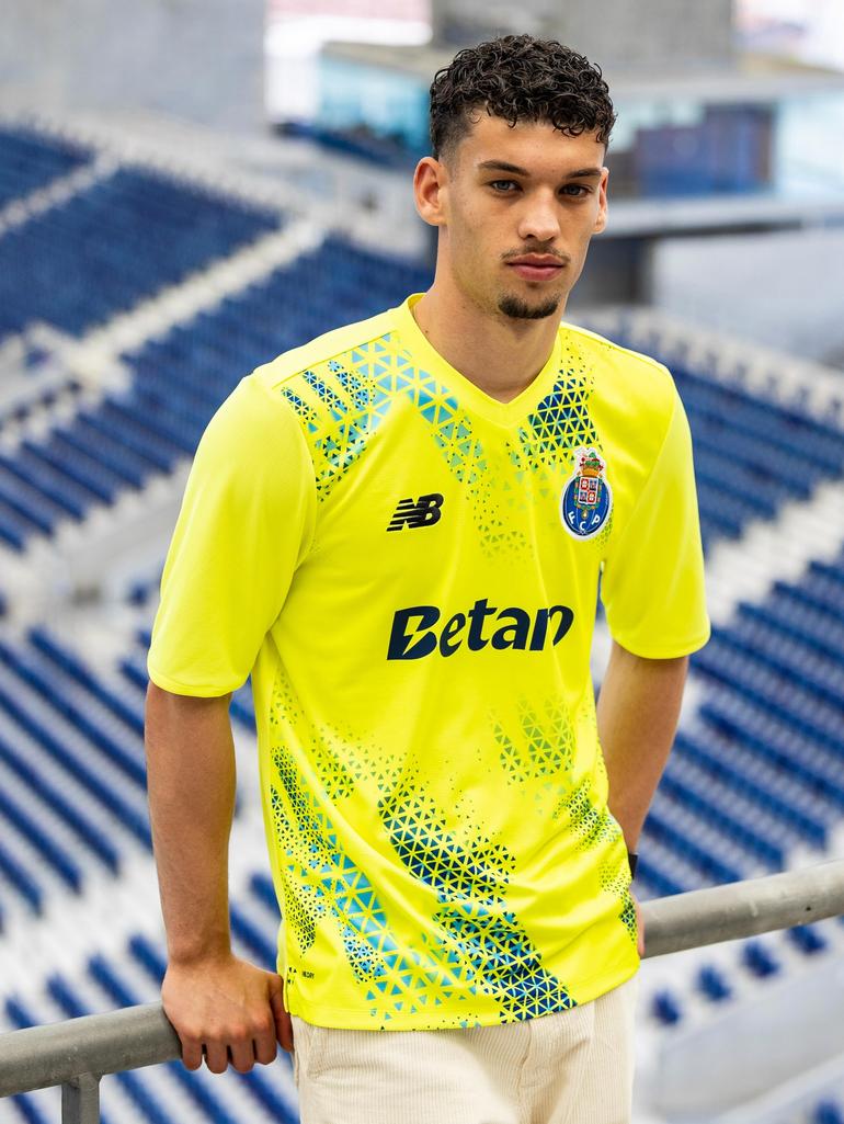 JOÃO AFONSO — O titular da B é também, por força da lesão de João Costa, o terceiro guardião da equipa principal. Está com os sub-21, cujo último jogo é dia 6 de outubro, contra a Chéquia.