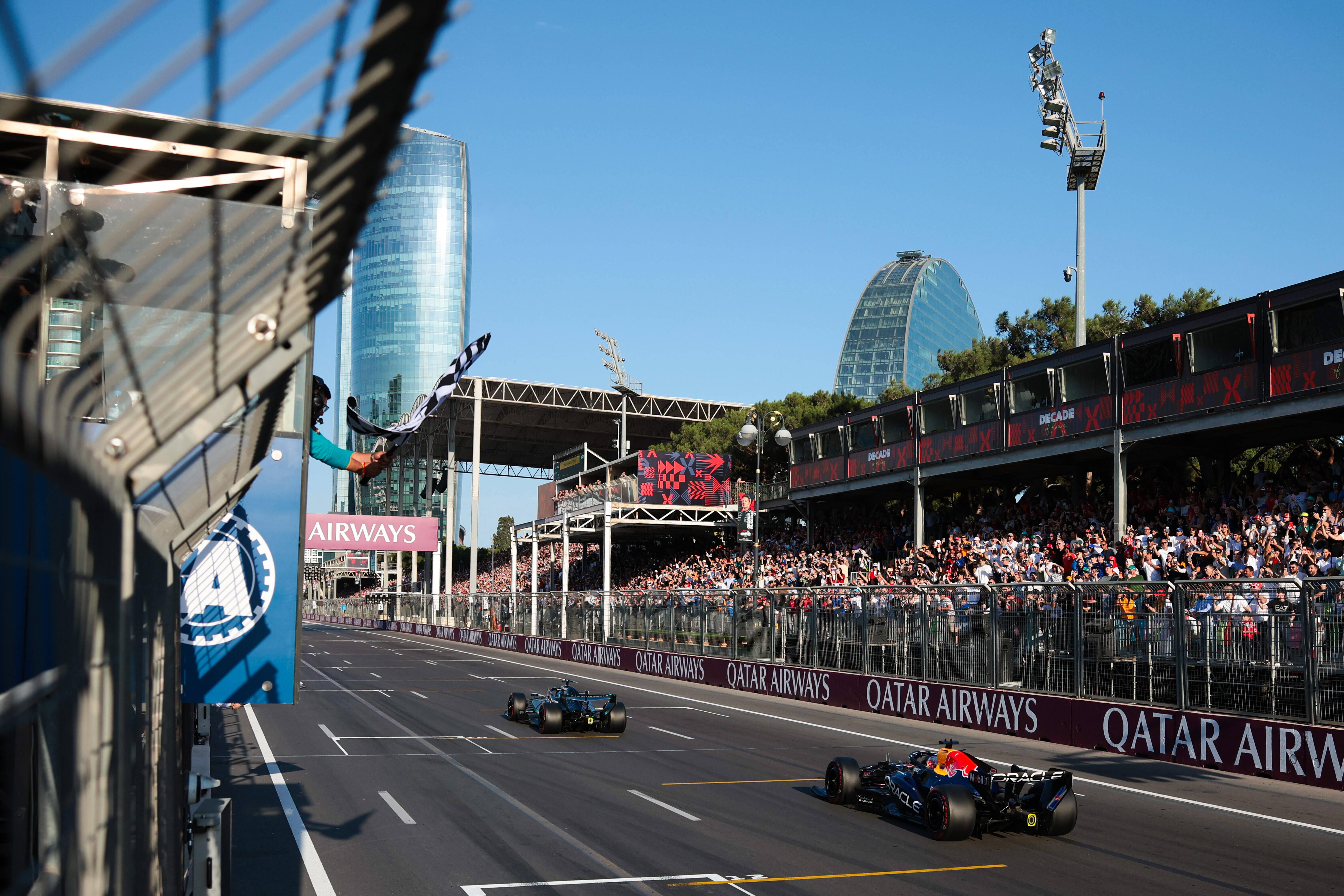 Max Verstappen ficou a apenas 0,196 segundos de George Russell no GP do Azerbaijão