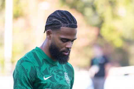 Jeremiah St. Juste  jogou no Sporting entre 2022/23 e 2024/25, depois ficou afastado da equipa e saiu em 2026