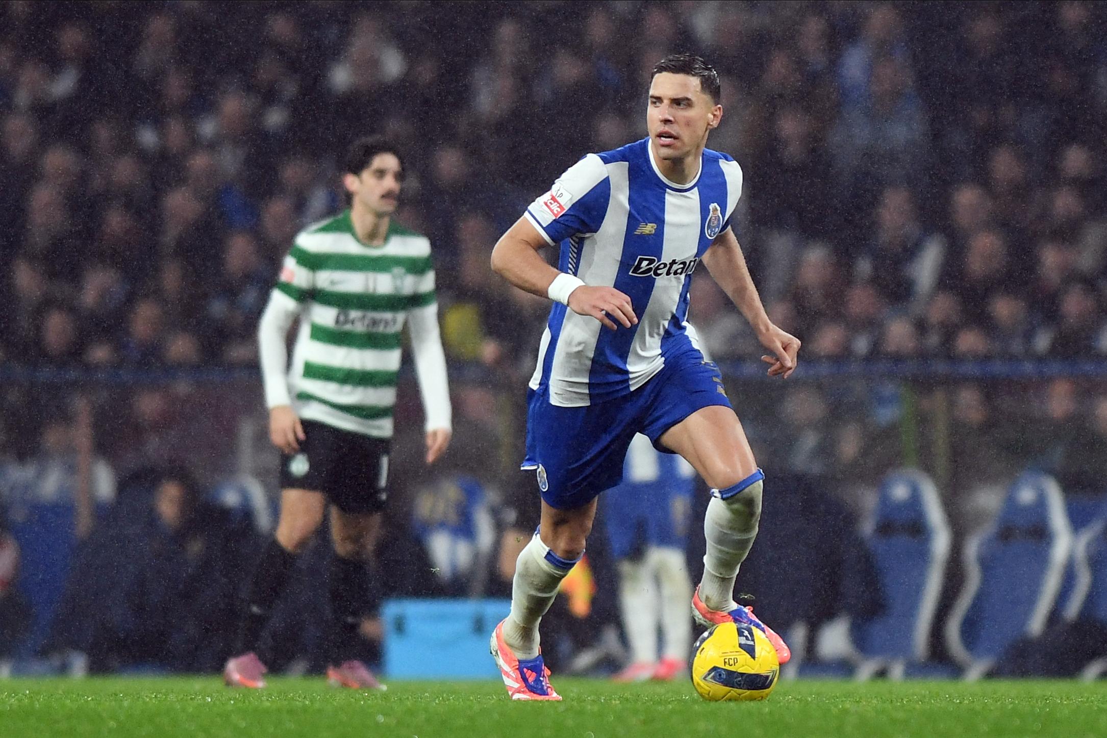 BEDNAREK — Tem a mesma agenda de jogos que Kiwior. O patrão da defesa do FC Porto foi titular e jogou os 90 minutos da partida do grupo B da Liga das Nações contra os bósnios.