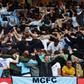 Noel Gallagher entre os adeptos do Manchester City