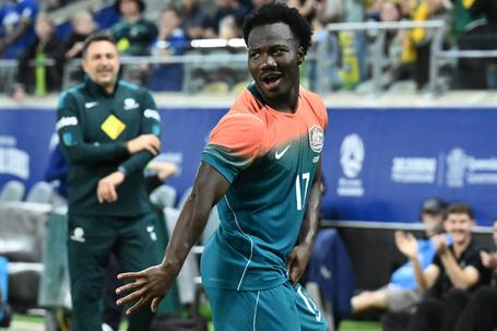 Nestory Irankunda marcou o golo da Austrália no 1-1 com o Brasil e fez a sua célebre dança ao estilo Machael Jackson - Foto: IMAGO