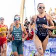 Maria Tomé (em segundo plano na imagem) fez uma bom segmento de corrida na superfinal do Mundial de triatlo (foto WT)