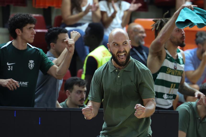 Bernardo Pires, treinador da equipa de basquetebol do Sporting - Foto: LUIS FORRA/LUSA