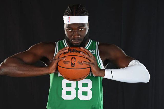 Diretor dos Celtics fala em possível novo contrato para Neemias: «Estamos atentos»