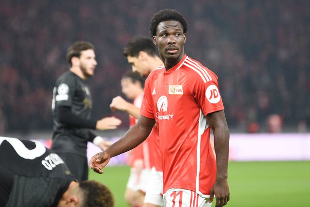 Jogador do Union Berlim suspenso por recusar cumprimentar o treinador (vídeo)