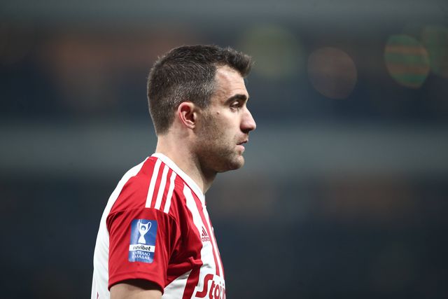 Sokratis já está em Sevilha e prepara-se para ser colega de William e Rui Silva