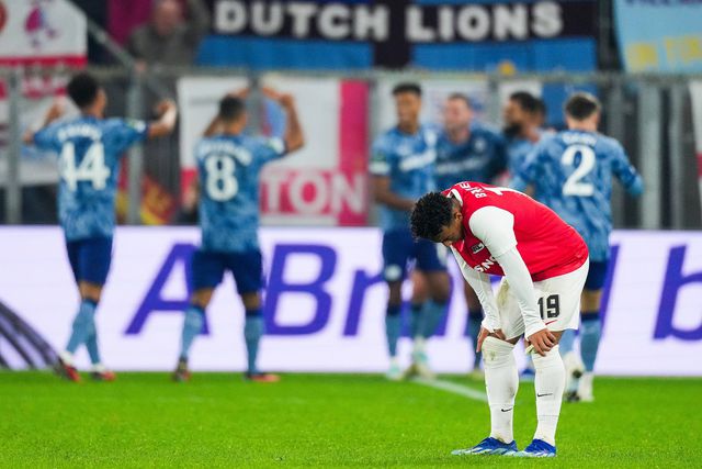 AZ de Penetra e Dantas destroçado em casa pelo Aston Villa