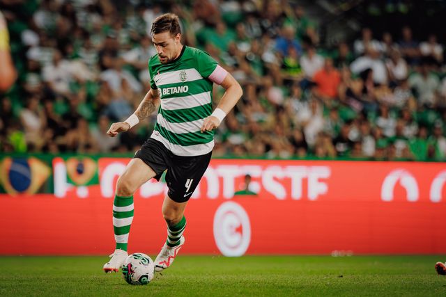 Vídeo: Coates cabeceia para o primeiro golo diante do Rakow