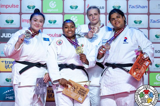 Rochele: «Estou feliz pelo ouro, mas quero é ser campeã da Europa»