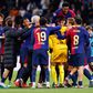 Jogadores do Barcelona festejam vitória no Santiago Bernabéu diante do Real Madrid