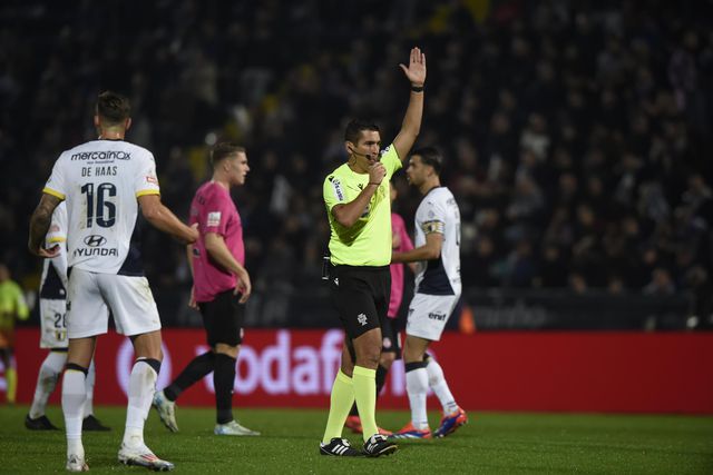 VÍDEO: VAR anula golo a Pote no regresso a Famalicão