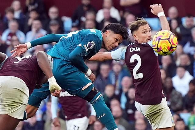 Aston Villa e Brighton permitem empate a fechar, Brentford consegue reviravolta
