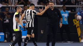 Vitória sofrida de Artur Jorge diante de Pedro Caixinha