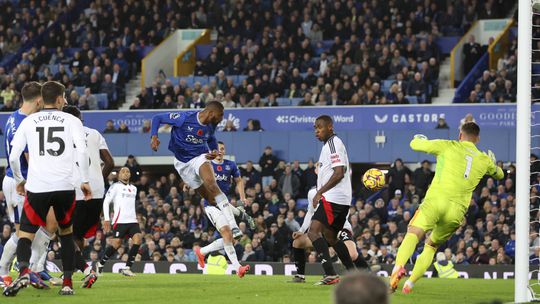 Beto salva Everton da derrota e trama Marco Silva nos últimos segundos