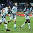 Romário Baró festeja o seu golo pelo Basileia com Shaqiri, o autor da assistência