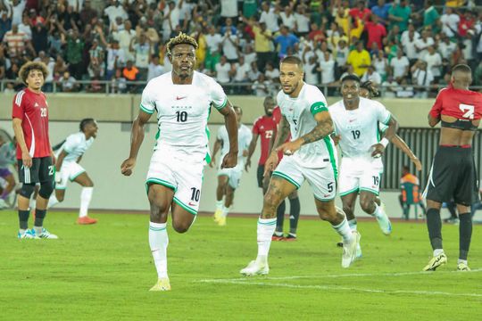 Nigéria recebe três pontos após jogadores terem ficado retidos no aeroporto