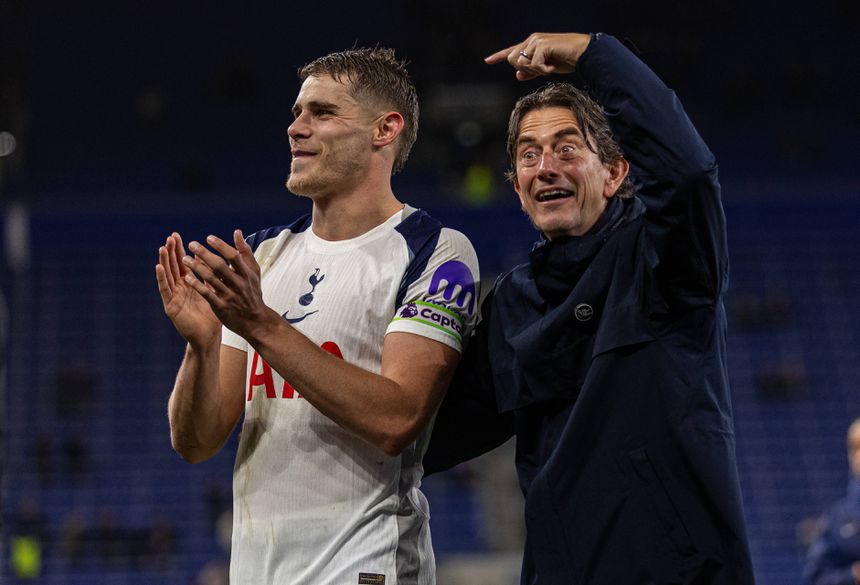 Thomas Frank pede aplausos para Van de Ven (IMAGO)