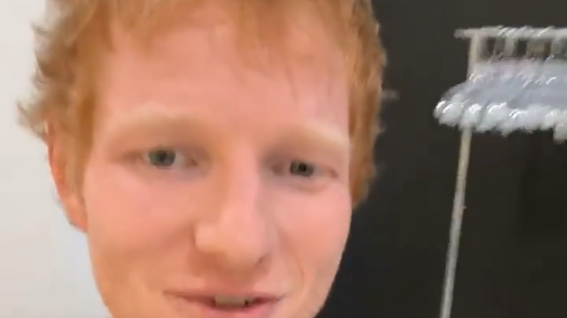 Ed Sheeran também 'joga' 'El Clásico' e dá alento ao Barcelona