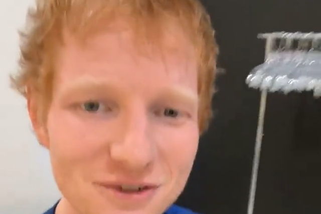 Ed Sheeran também 'joga' 'El Clásico' e dá alento ao Barcelona