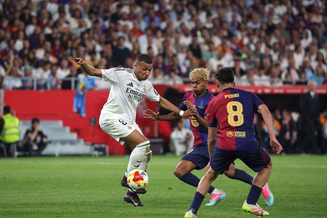 Clubes ingleses dominam top-10 de clubes mais ricos do mundo, mas líder é espanhol