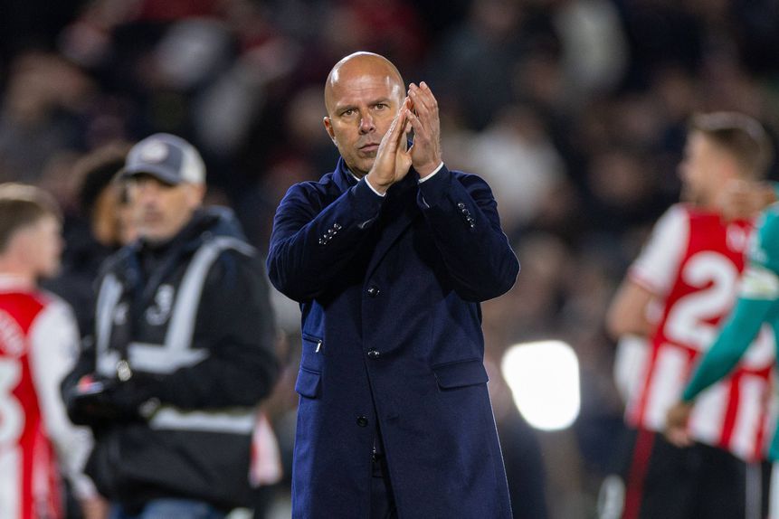 Arne Slot, treinador do Liverpool, em Brentford